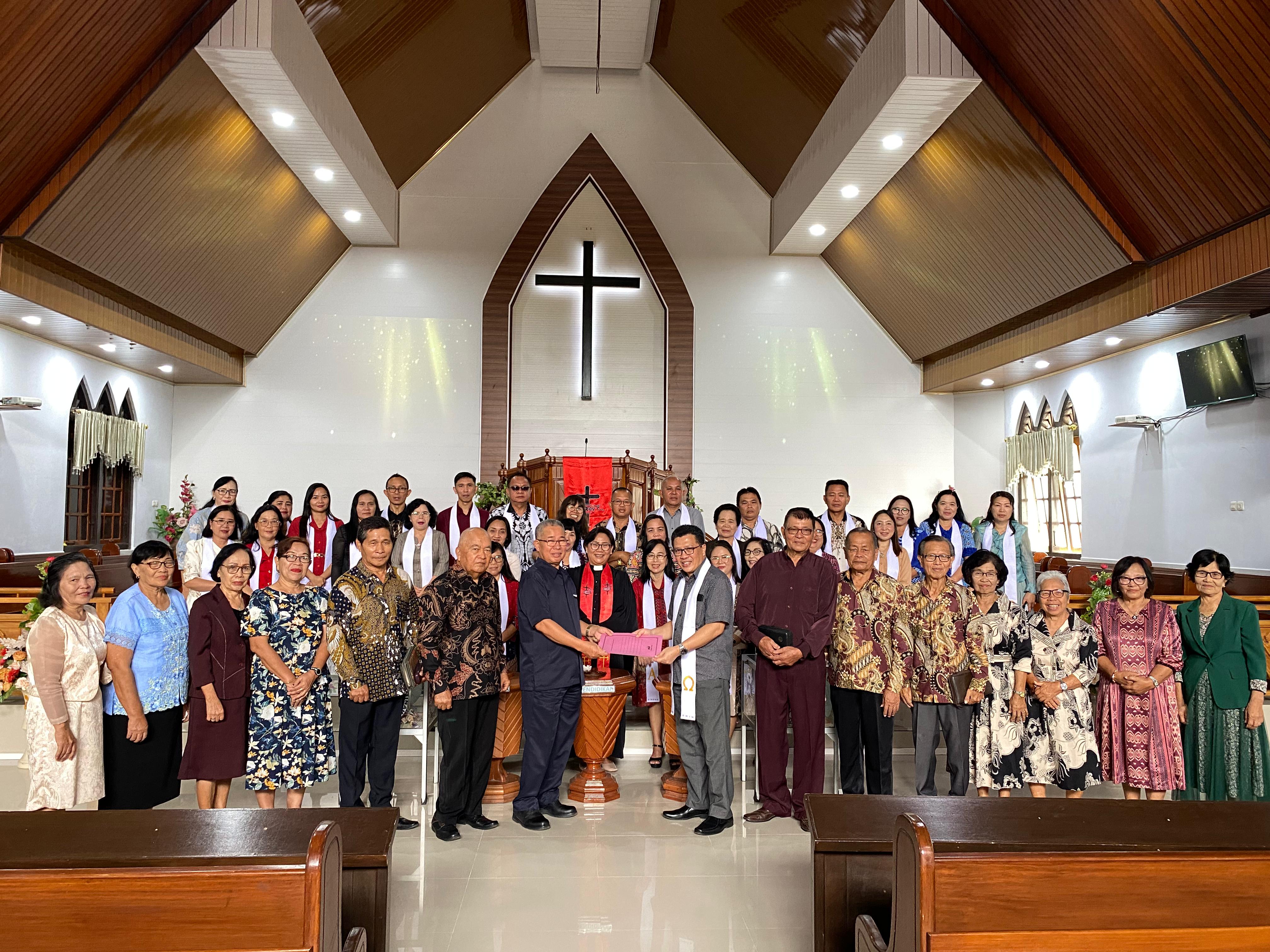 PELAYANAN: Sejumlah jemaat telah melaksanakan pelantikan tim kerja untuk menyelenggarakan berbagai lomba, seperti Lomba Baca Alkitab Bahasa Manado, Busana Gereja, dan Solo.