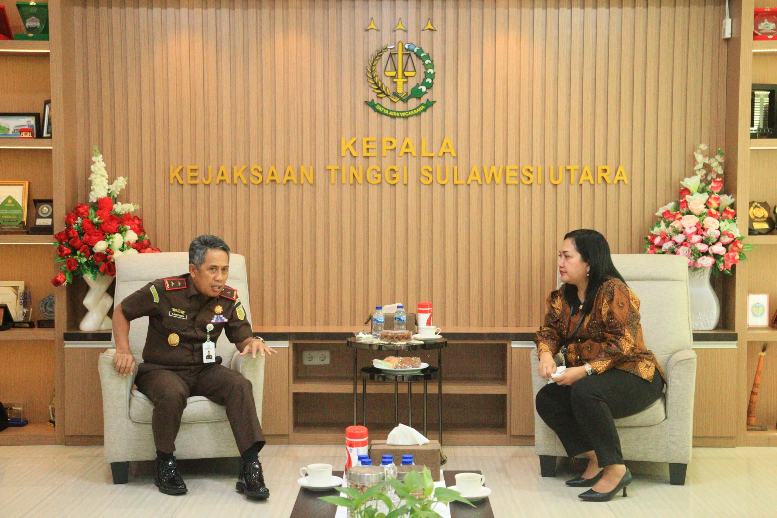 RCEO BRI Manado Elizabeth Primasari bertemu langsung Kepala Kejaksaan Tinggi  Sulut Dr. Andi Muhammad Taufik, Rabu (9/7)