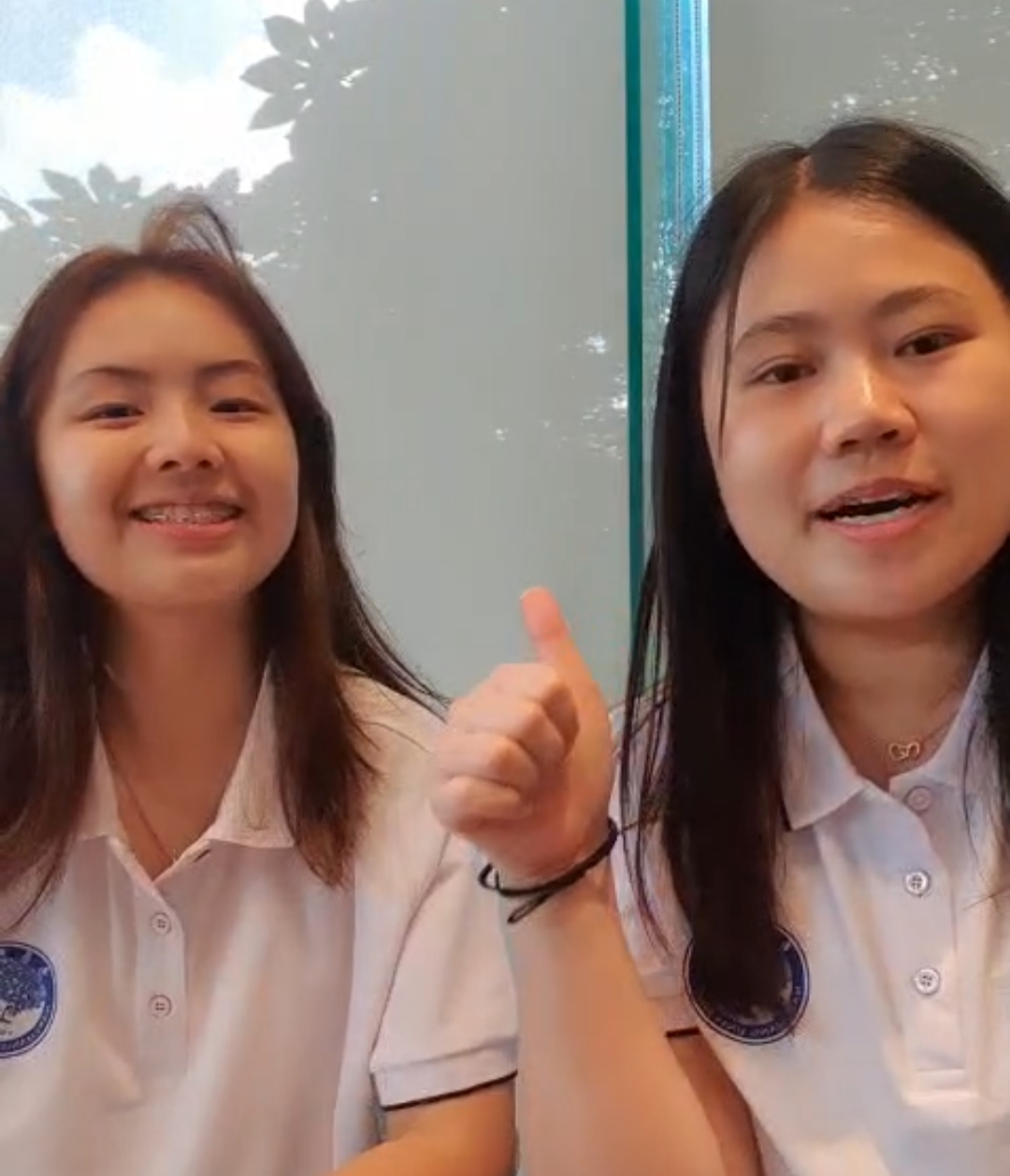 Peserta Summer Camp in China 2025 Cheryl dan Claire mengaku senang dan gembira mengikuti kegiatan, terlebih bisa kembali bertemu dengan rombongan siswa dari Sekolah Lokon St Nikolaus. Dok istimewa