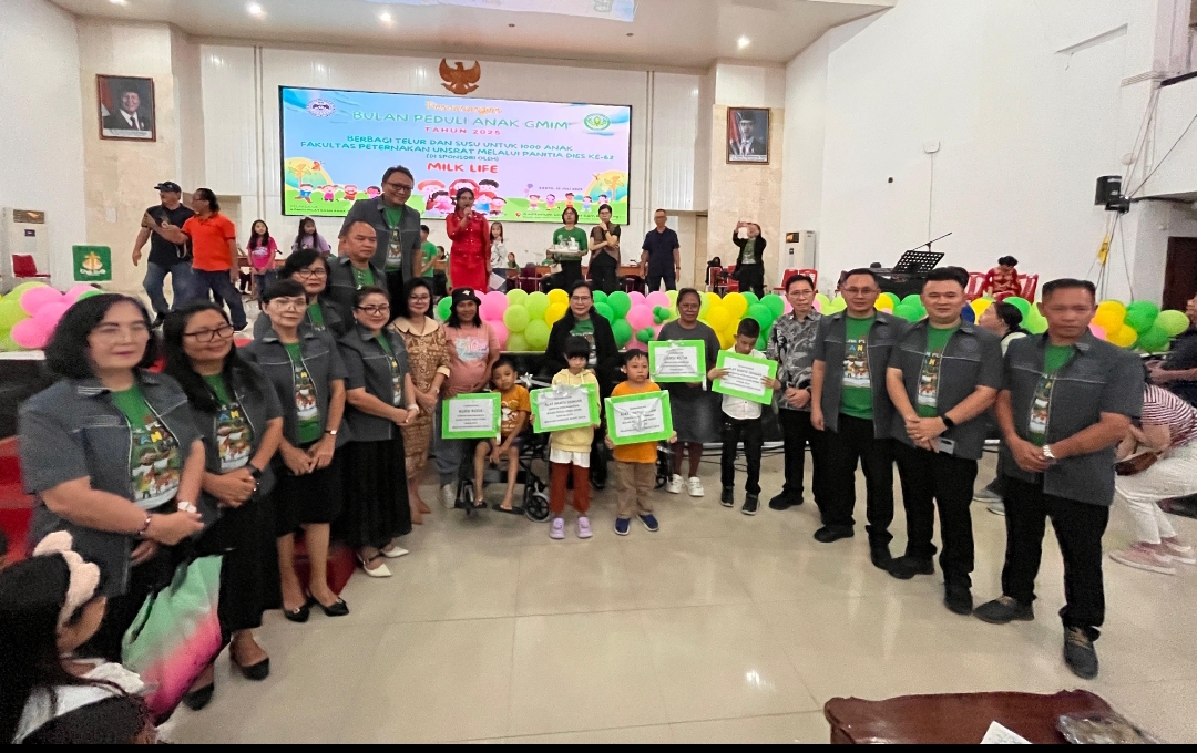 Penyerahan kursi roda dan alat bantu dengar kepada  anak berkebutuhan khusus, Ravael Prayer Kaawoan (GMIM Taas), Audrey Nhatania Balo Masoa (GMIM Solagratia Tongkaina), dan Ezra Edwart Gumolung