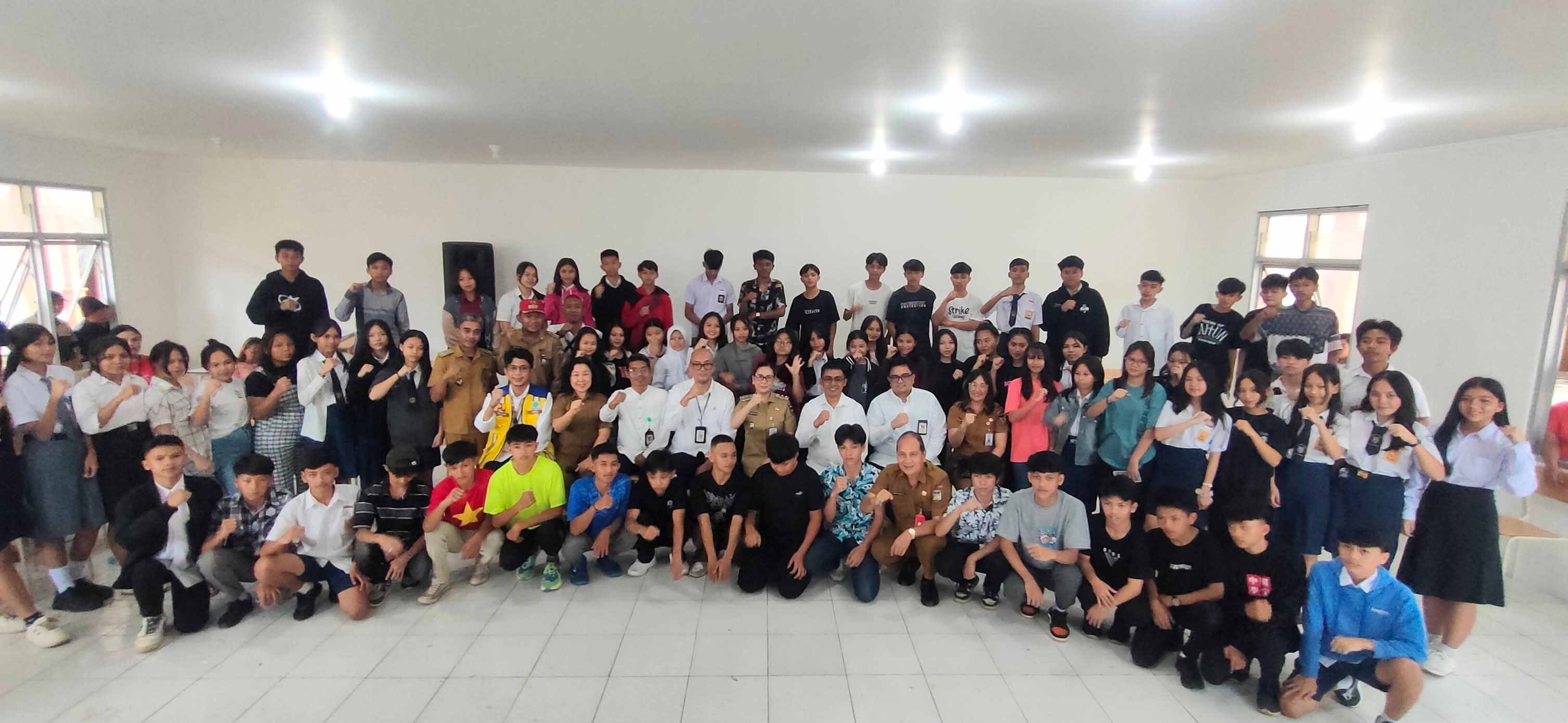 DIMULAI: Para siswa di Sekolah Rakyat Menengah Atas (SRMA) di Desa Tampusu, Kabupaten Minahasa, Senin (14/7/2025).
