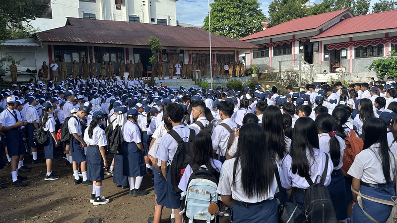 Upacara perdana tahun ajaran 2025/2026 di SMP Negeri 8 Manado