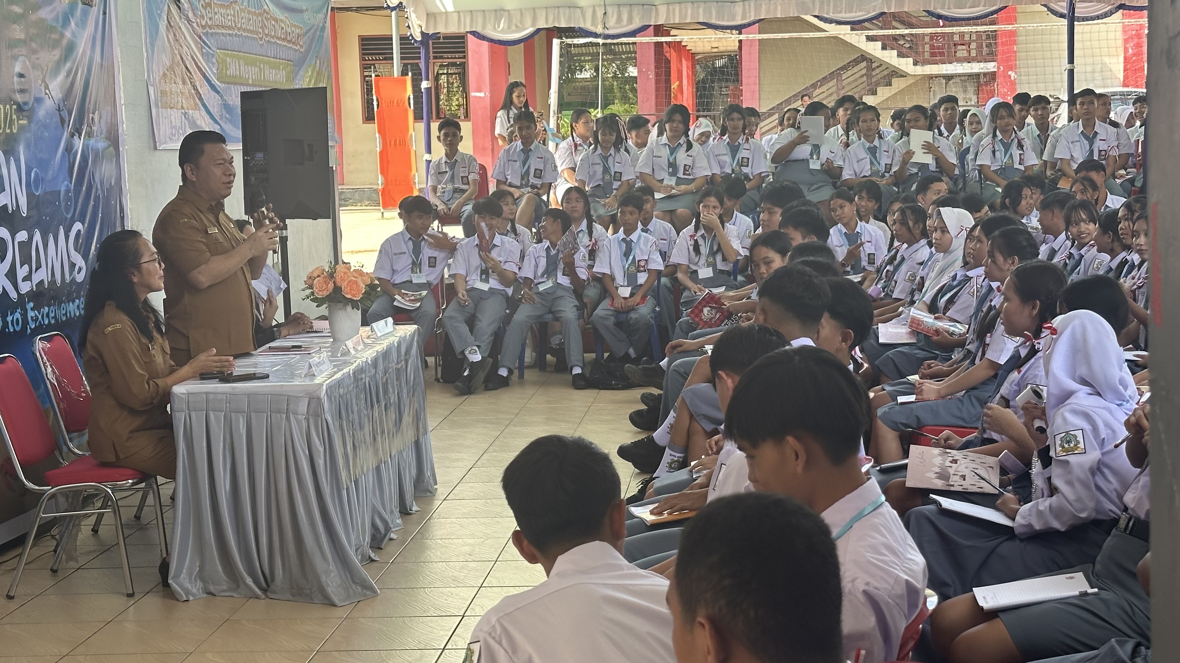 Suasana MPLS hari pertama di SMA Negeri 7 Manado