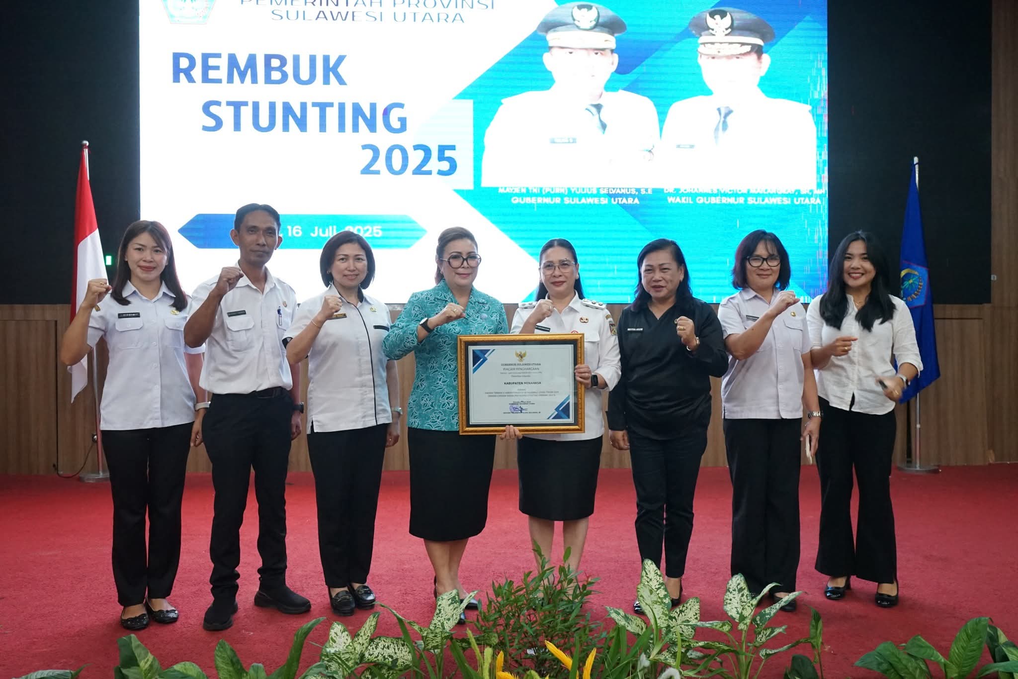 RAIH PENGHARGAAN: Pemkab Minahasa meraih penghargaan di Rembug Stunting Tingkat Provinsi, Rabu (16/7/2025).