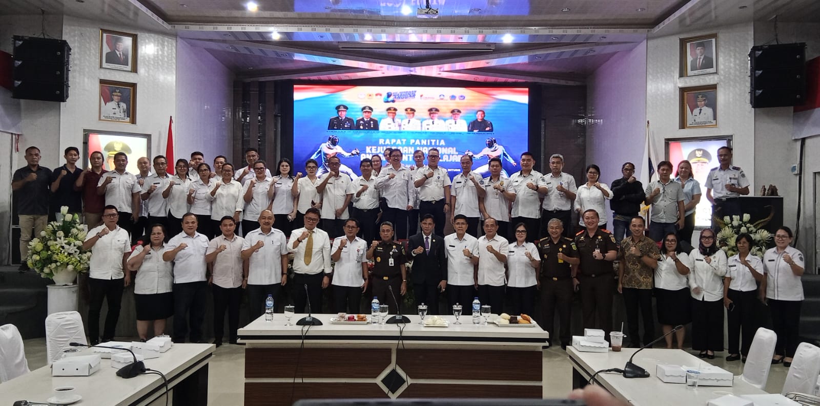 Rapat panitia pelaksana Kejurnas Anggar Antar Pelajar 2025 di Kota Bitung, yang digelar di Ruang SHS Kantor Wali Kota Bitung.(Franky Sumaraw/MP)