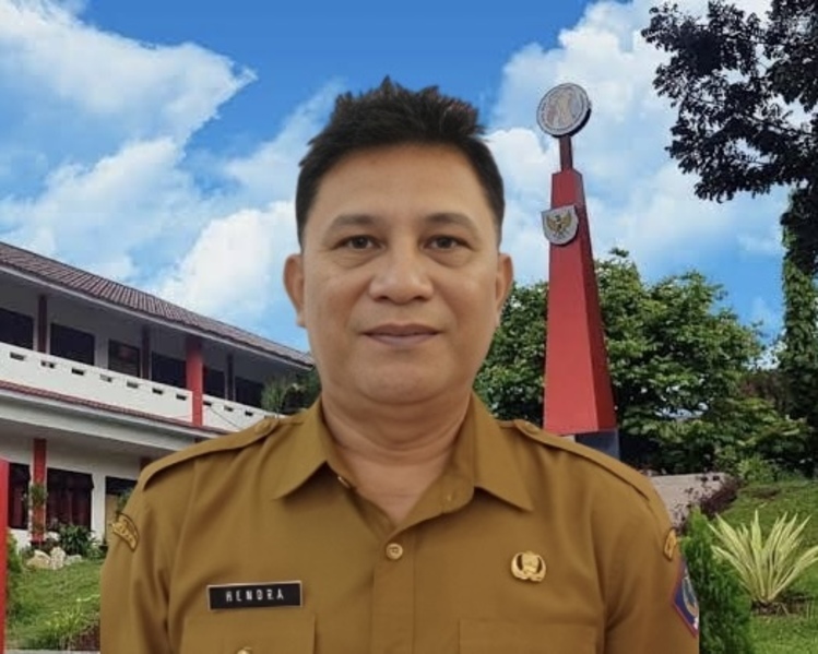 Kepala SMAN 9 Manado Hendra Massie