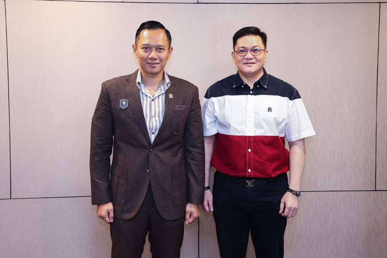 Hanny Joost Pajouw saat bertemu dengan Ketum Demokrat Agus Harimurti Yudhoyono.