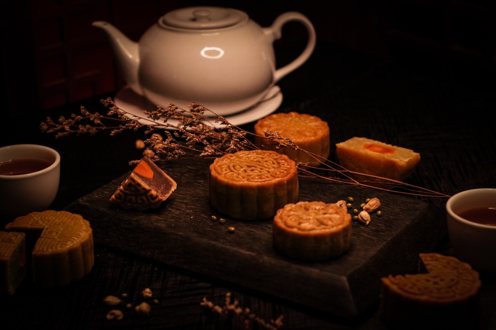 Four Points Manado hadirkan mooncake premium