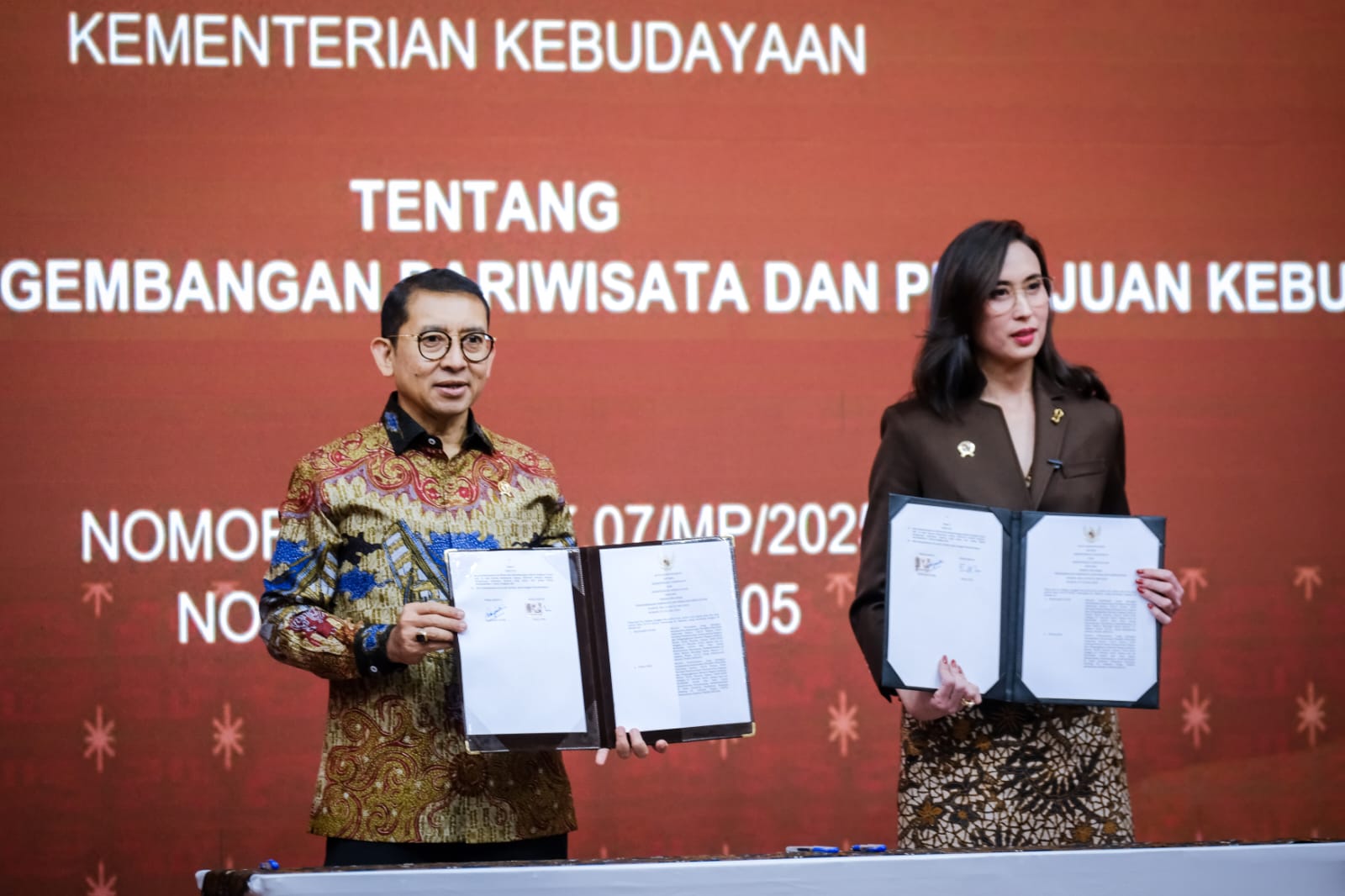 Menteri Pariwisata Widiyanti Putri Wardhana dan Menteri Kebudayaan Fadli Zon