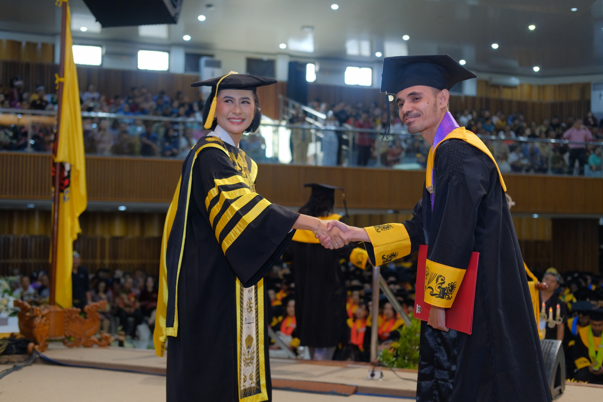 Universitas Kristen Satya Wacana (UKSW) menggelar Upacara Wisuda Periode III Tahun 2025 secara khidmat di Balairung Universitas pada Kamis (24/7).