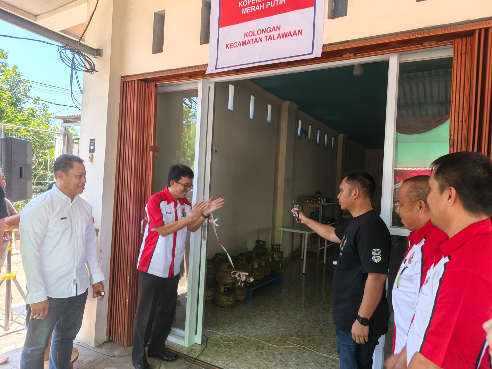 BEROPERASI: Koperasi Desa Merah Putih (KDMP) Kolongan-Talawaan menggelar soft launching sebagai tanda dimulainya operasional koperasi, Jumat (25/07), di Desa Kolongan, Kecamatan Talawaan, Minut