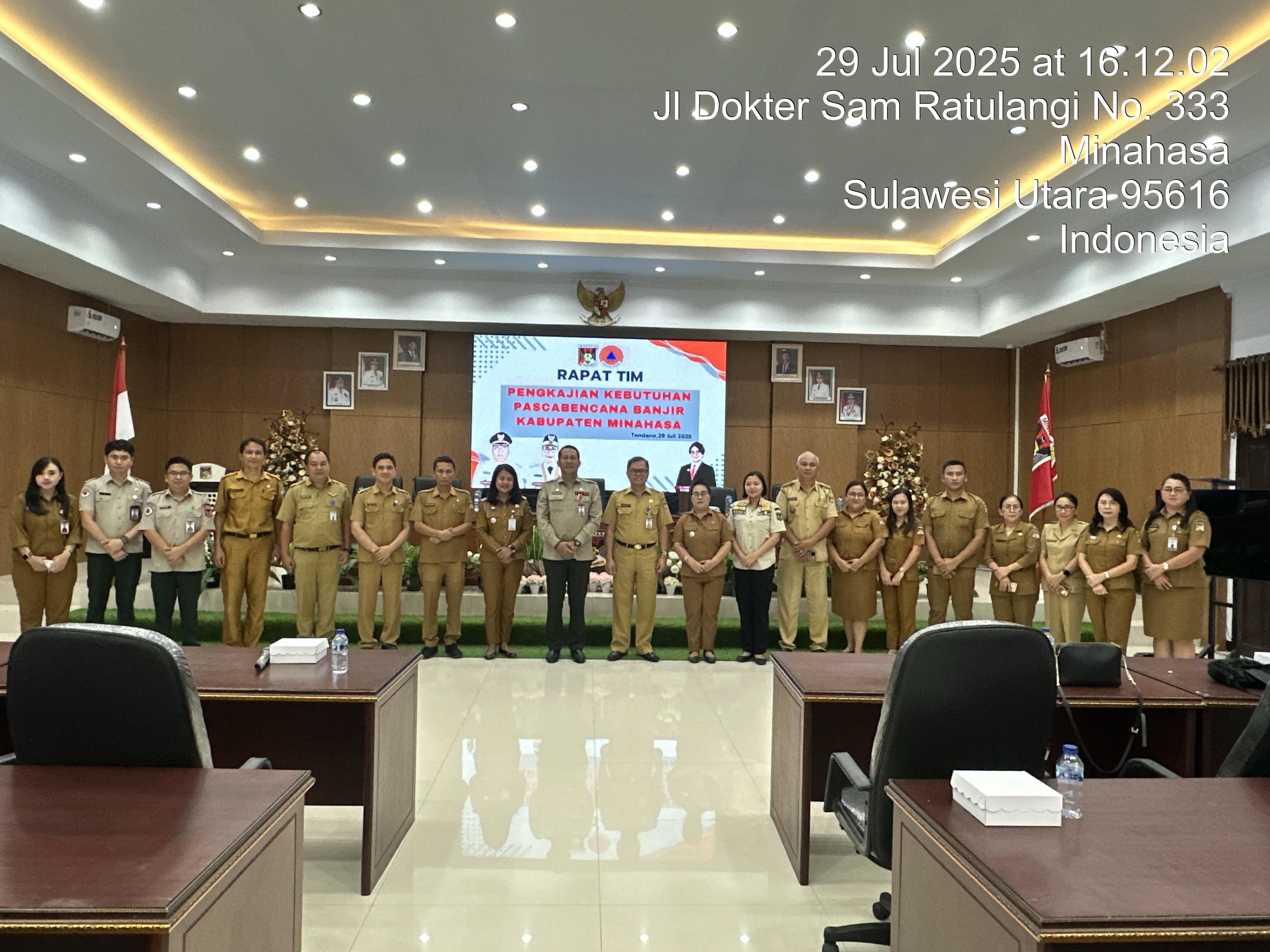 BAHAS: Pembahasan pengkajian kebutuhan pasca bencana banjir di Kabupaten Minahasa, Selasa (29/7/2025).