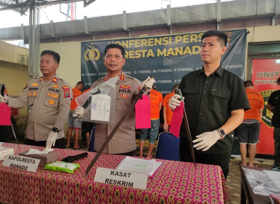 PERINGATAN KERAS: Kapolresta Manado Kombes Pol Irham Halid, didampingi Kasat Reskrim Kompol Muhammad Isral serta Kasi Humas Iptu Agus Haryono saat menggelar pers rilis.