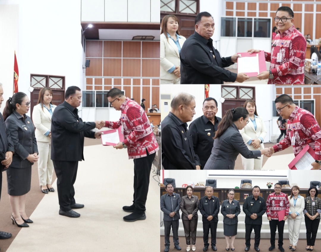 SERAHKAN: Bupati Minahasa saat menyerahkan SK Plt Kepala Dinas Pangan kepada Agustivo Tumundon, Kamis (7/8/2025).