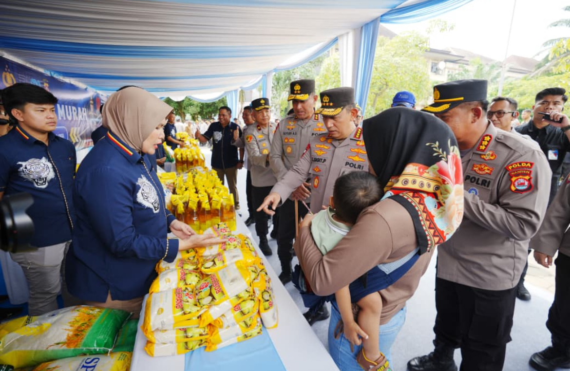 Polri Distribusikan 6 Ton Beras Menggelar Gerakan Pasar Murah di Madiun, Sinergi dengan Bulog Tekan Inflasi