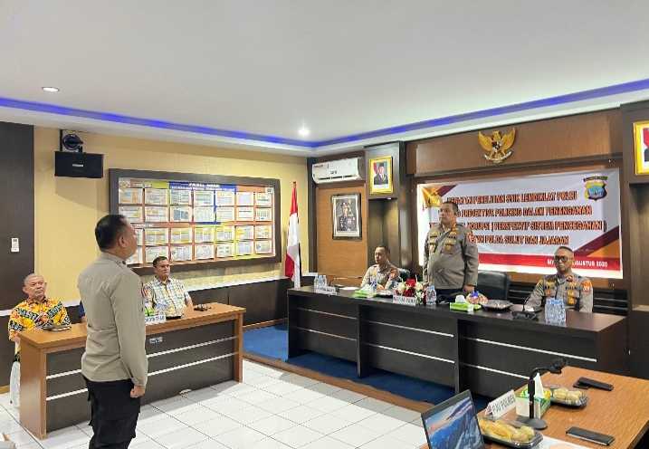 Tim Peneliti STIK Lemdiklat Polri saat melakukan penelitian dirangkaikan dengan FGD di Mako Polres Bitung.(Dok Istimewa)