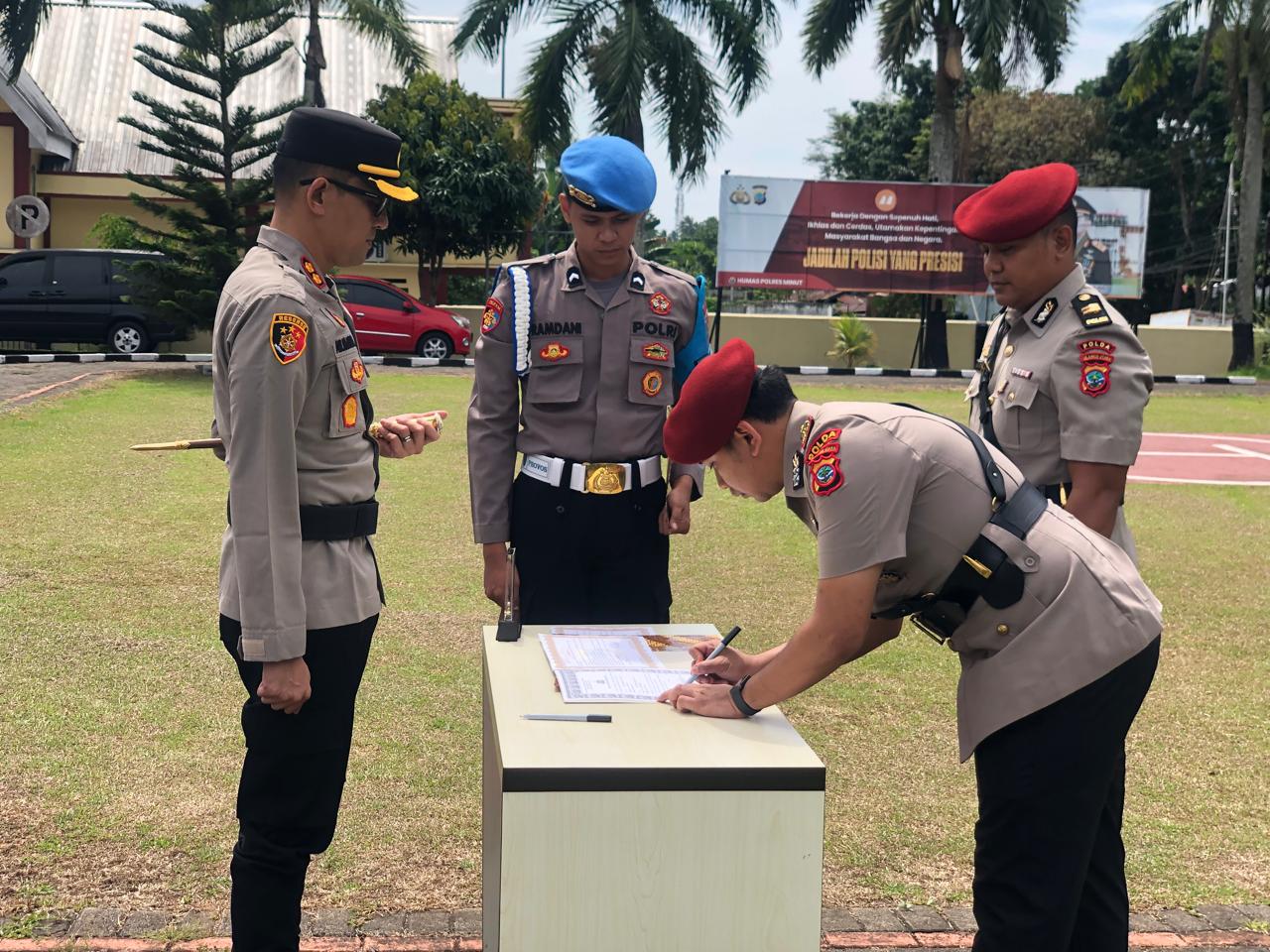 Kapolres Minut AKBP Auliya Rifqie A. Djabar memimpin Sertijab di Lapangan Mapolres Minut.