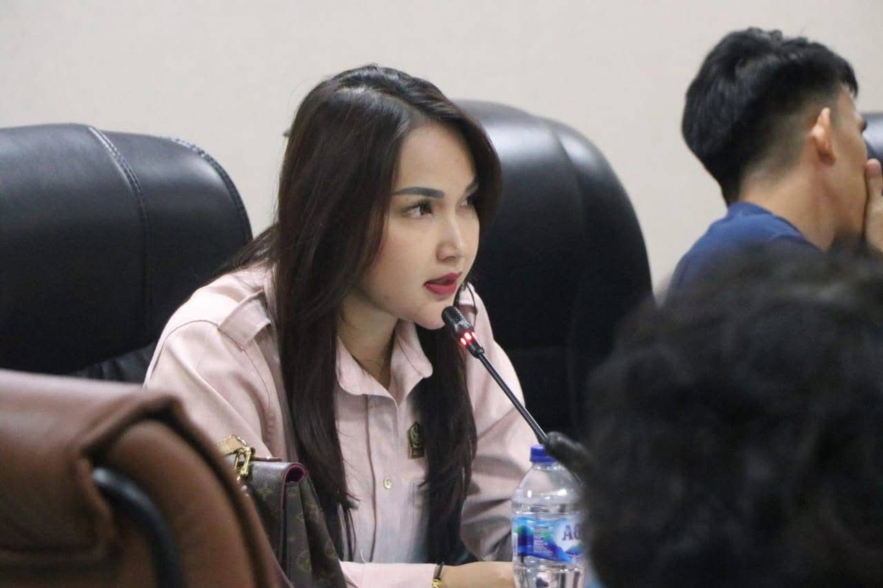 Angelia Regina Wenas