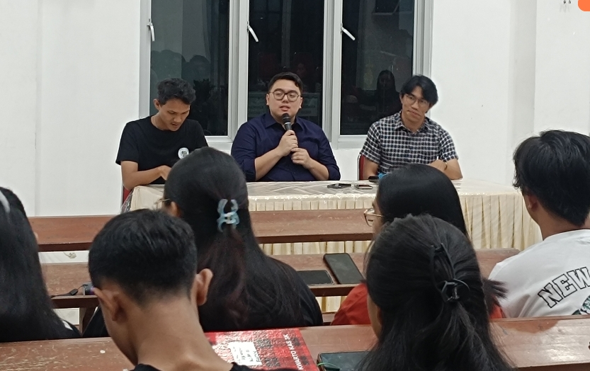 Rio Dondokambey kala bertemu dan menyerap aspirasi pemuda di GMIM Torsina Tumumpa, Manado
