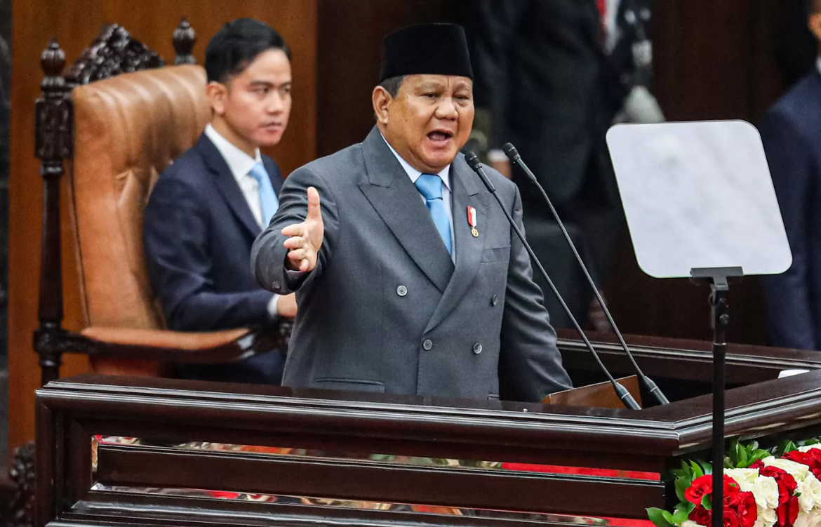 Presiden RI Prabowo Subianto (kanan) di dampingi Wakil Presiden RI Gibran Rakabuming Raka (kiri) menyampaikan pidato kenegaraan pada Sidang Tahunan MPR dan Sidang Bersama DPR - DPD Tahun 2025