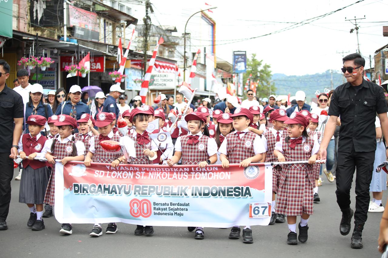 Iring-iringan Pawai Bocah SD Lokon ikut serta untuk kali pertama, tuai apresiasi dan sorotan sorotan masyarakat. Dok istimewa