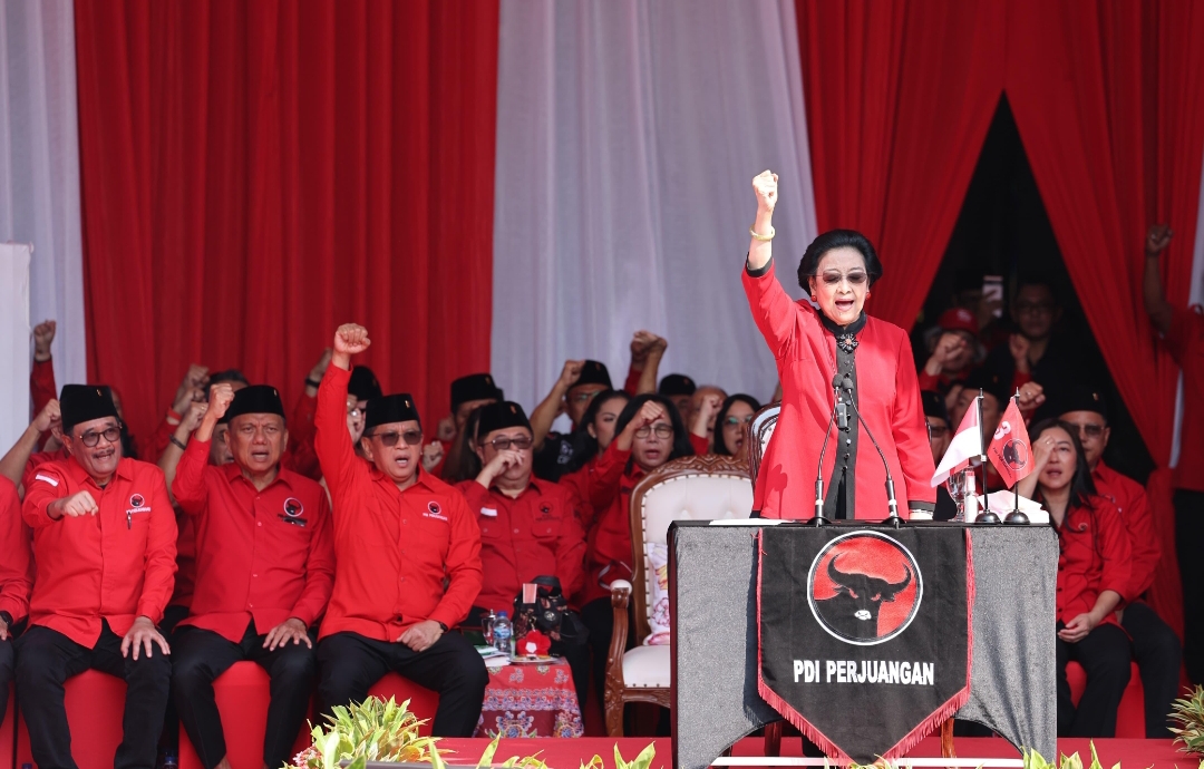 Didampingi Prananda Prabowo, Hasto dan Olly Dondokambey, Megawati Pimpin Upacara HUT ke-80 RI di Sekolah Partai PDIP