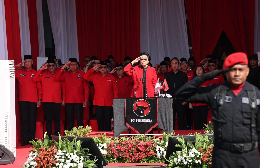 Didampingi Prananda Prabowo, Hasto dan Olly Dondokambey, Megawati Pimpin Upacara HUT ke-80 RI di Sekolah Partai PDIP