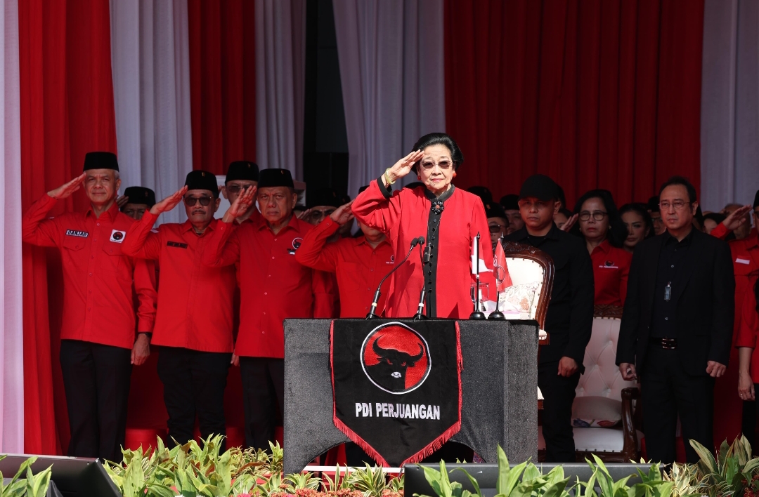 Didampingi Prananda Prabowo, Hasto dan Olly Dondokambey, Megawati Pimpin Upacara HUT ke-80 RI di Sekolah Partai