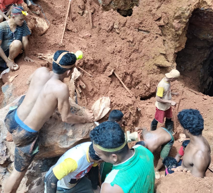 Dua penambang tertimbun di lokasi PETI Kampung Bowone, Kecamatan Tabukan Selatan Tengah, Kabupaten Kepulauan Sangihe.(Dok Istimewa)