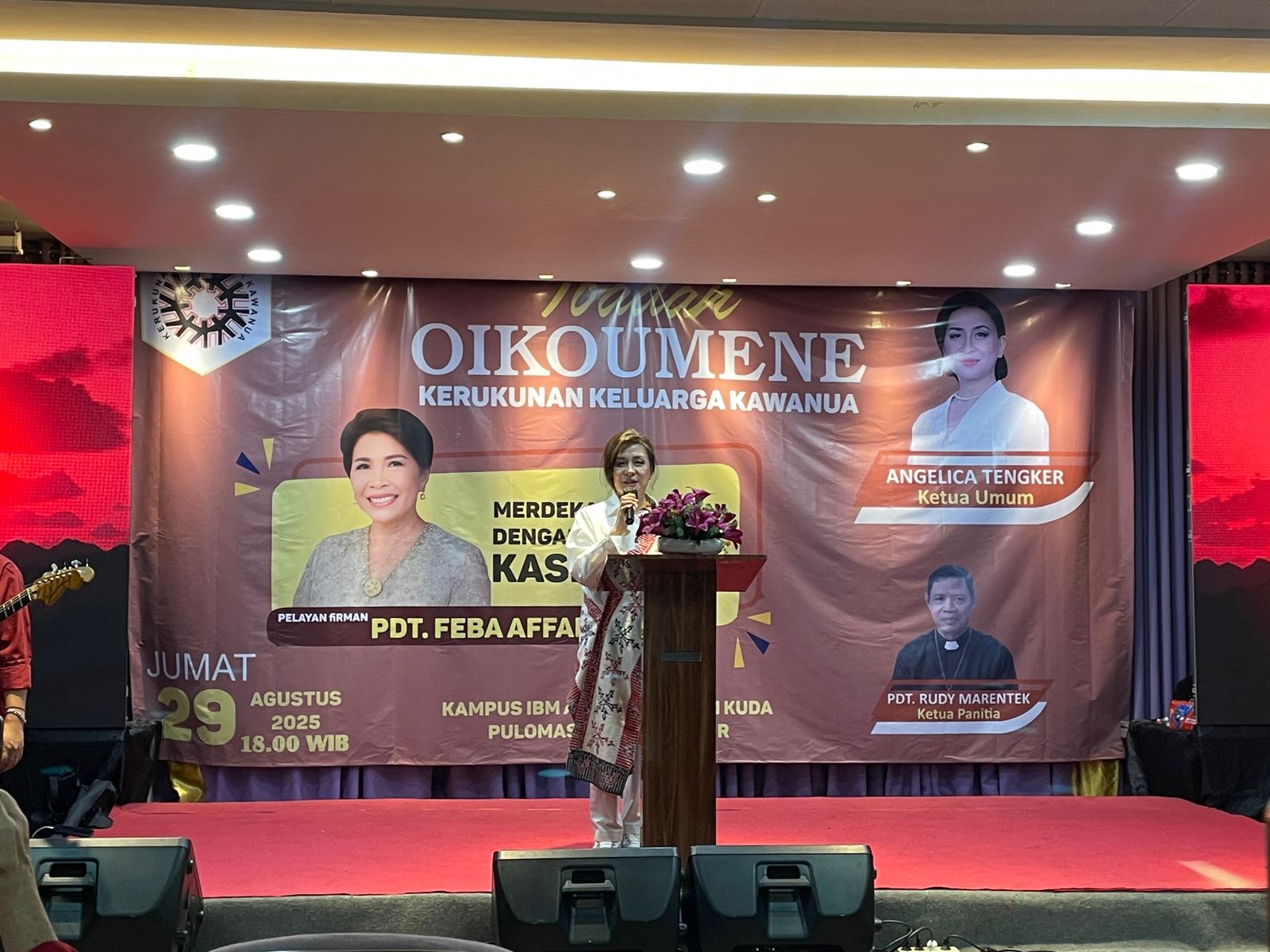 Ketua Umum DPP KKK Angelica Tengker saat membawakan kesaksian dalam Ibadah Oikumene KKK, Jumat (29/8). Foto: Foggen/MP