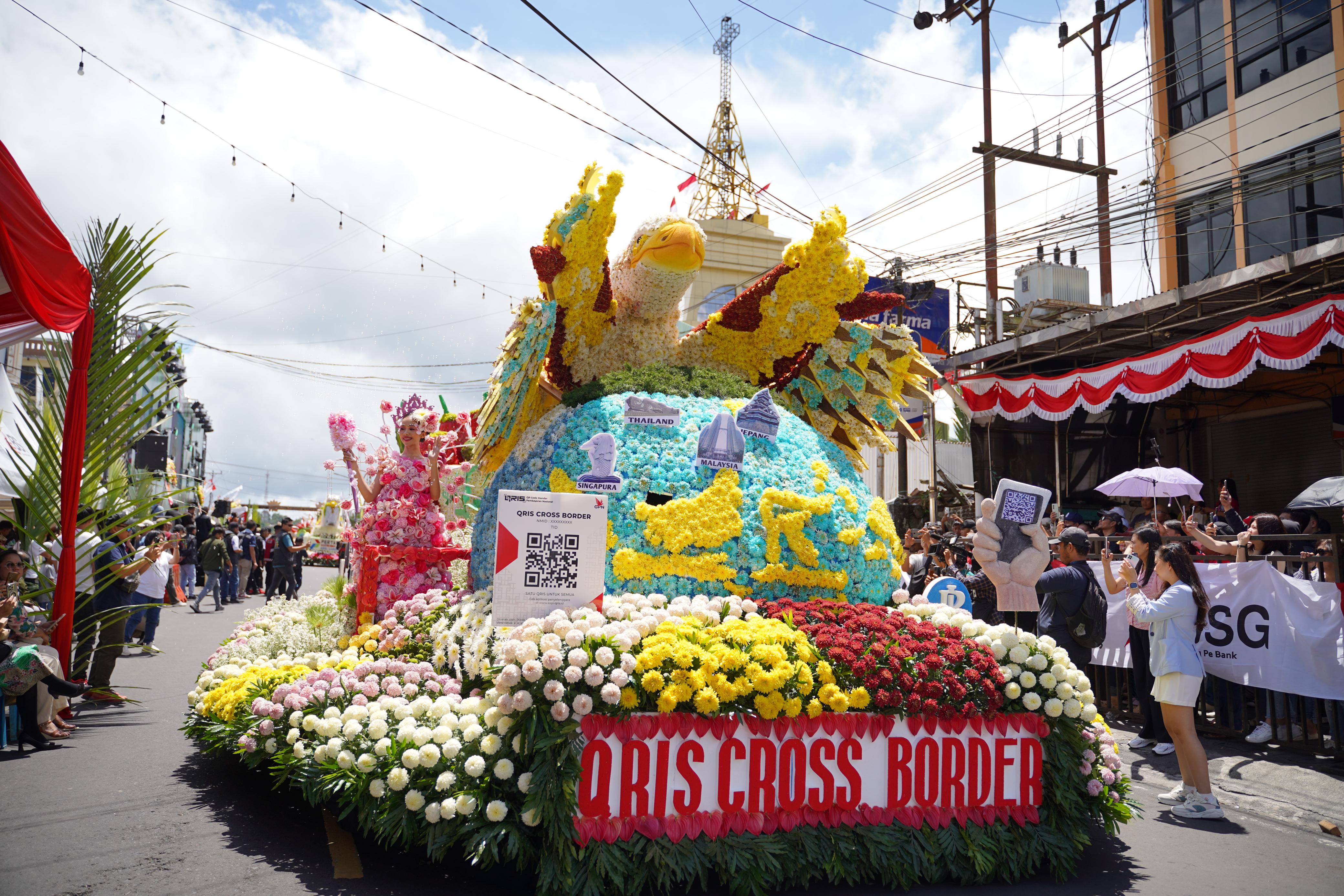 Float milik BI Sulut di TIFF Tomohon 2025.