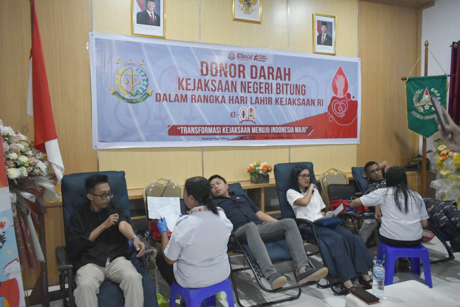 Kepala Seksi Pidana Umum, Erly Andika Wurara SH, bersama jajaran Kejari lainnya turut serta mendonorkan darah.(Dok Istimewa)
