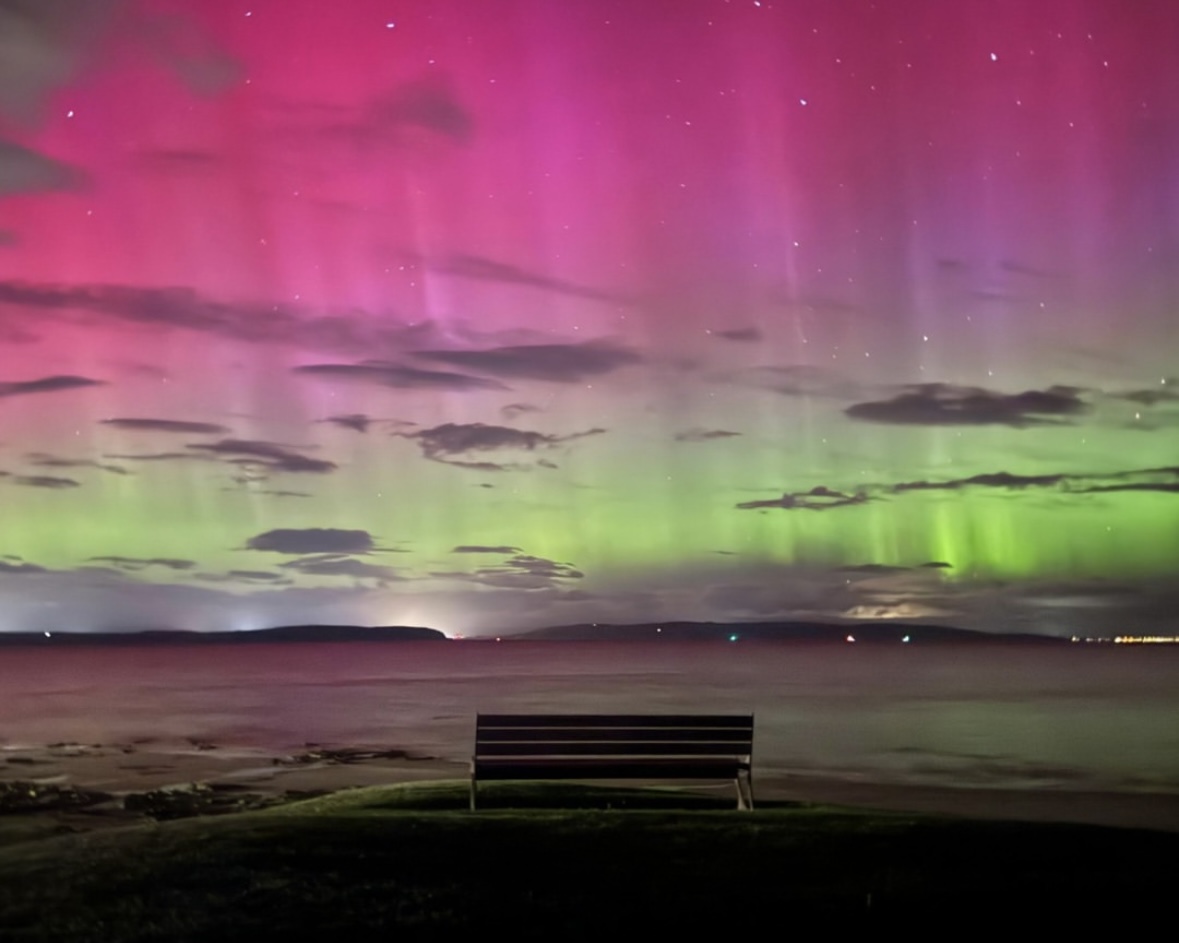 Penampakan aurora di Nairn, Highlands