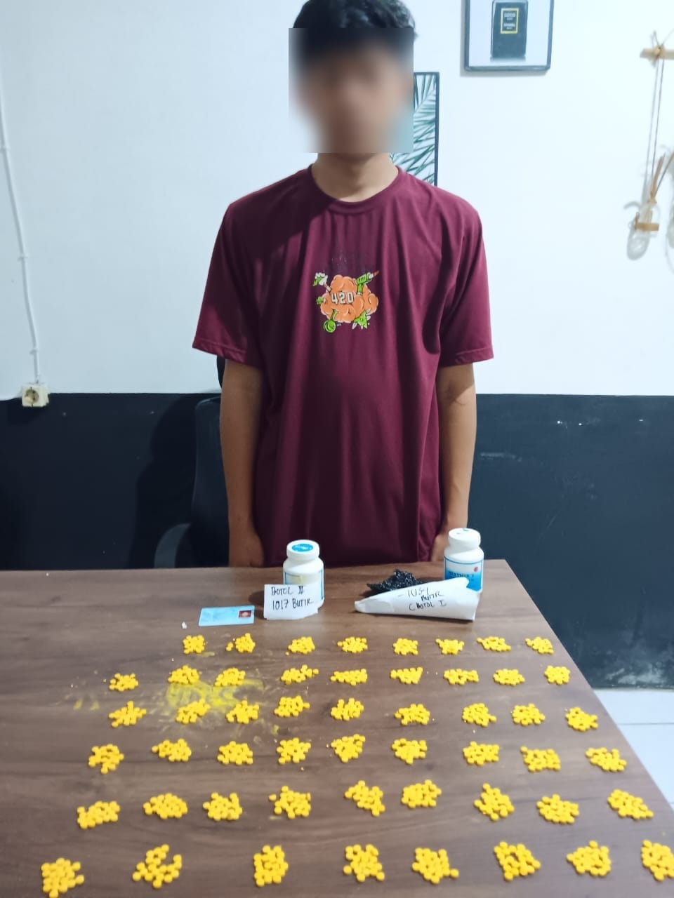 GB terduga pelaku peredaran obat keras ditangkap Satresnarkoba Polres Bitung.(Dok Istimewa)