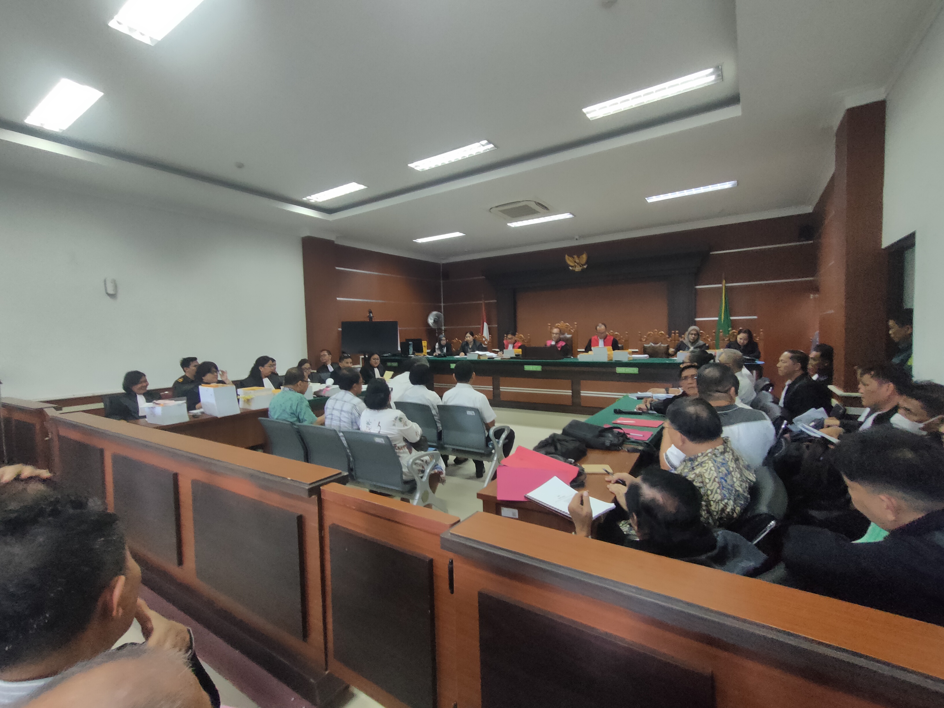 PANAS: Suasana sidang kasus Hibah GMIM