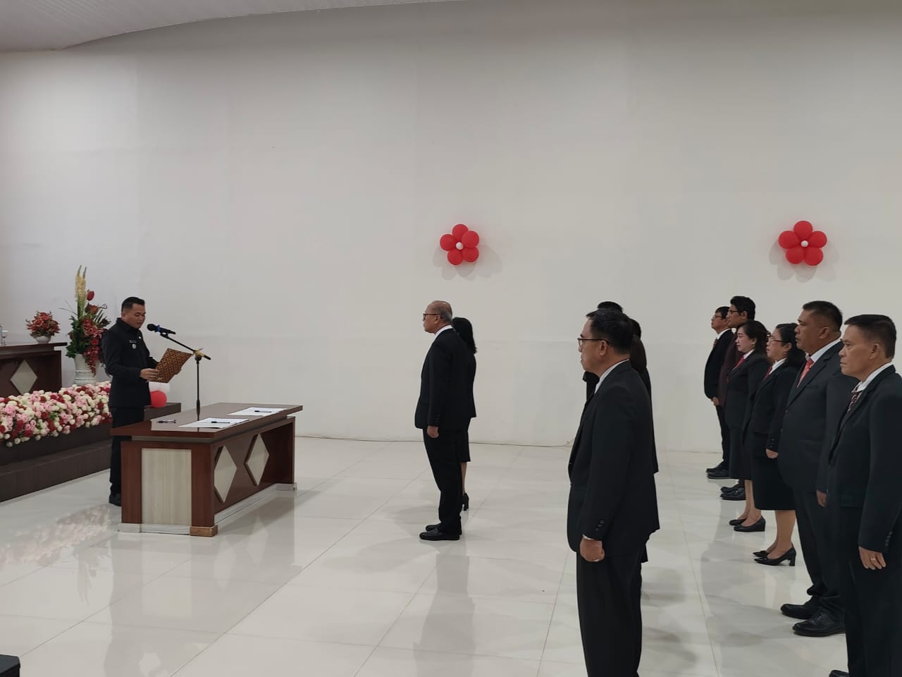 Pelantikan pejabat eselon II Pemkab Mitra.
