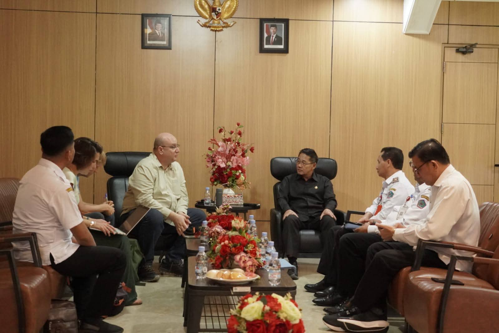 Wali Kota Bitung Hengky Honandar saat menerima kunjungan resmi dari Cirad-Agricultural Research for Development, Prancis.(Dok Istimewa)