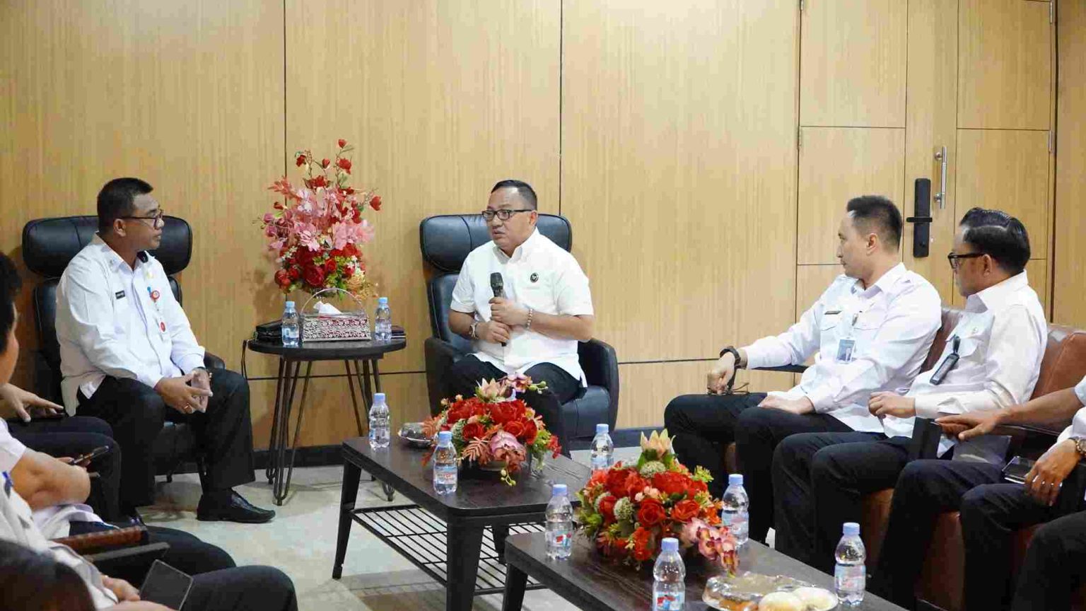 Pemkot Bitung menerima audiensi Asisten Deputi Koordinasi Strategi Pelayanan Keimigrasian.(Dok Istimewa)