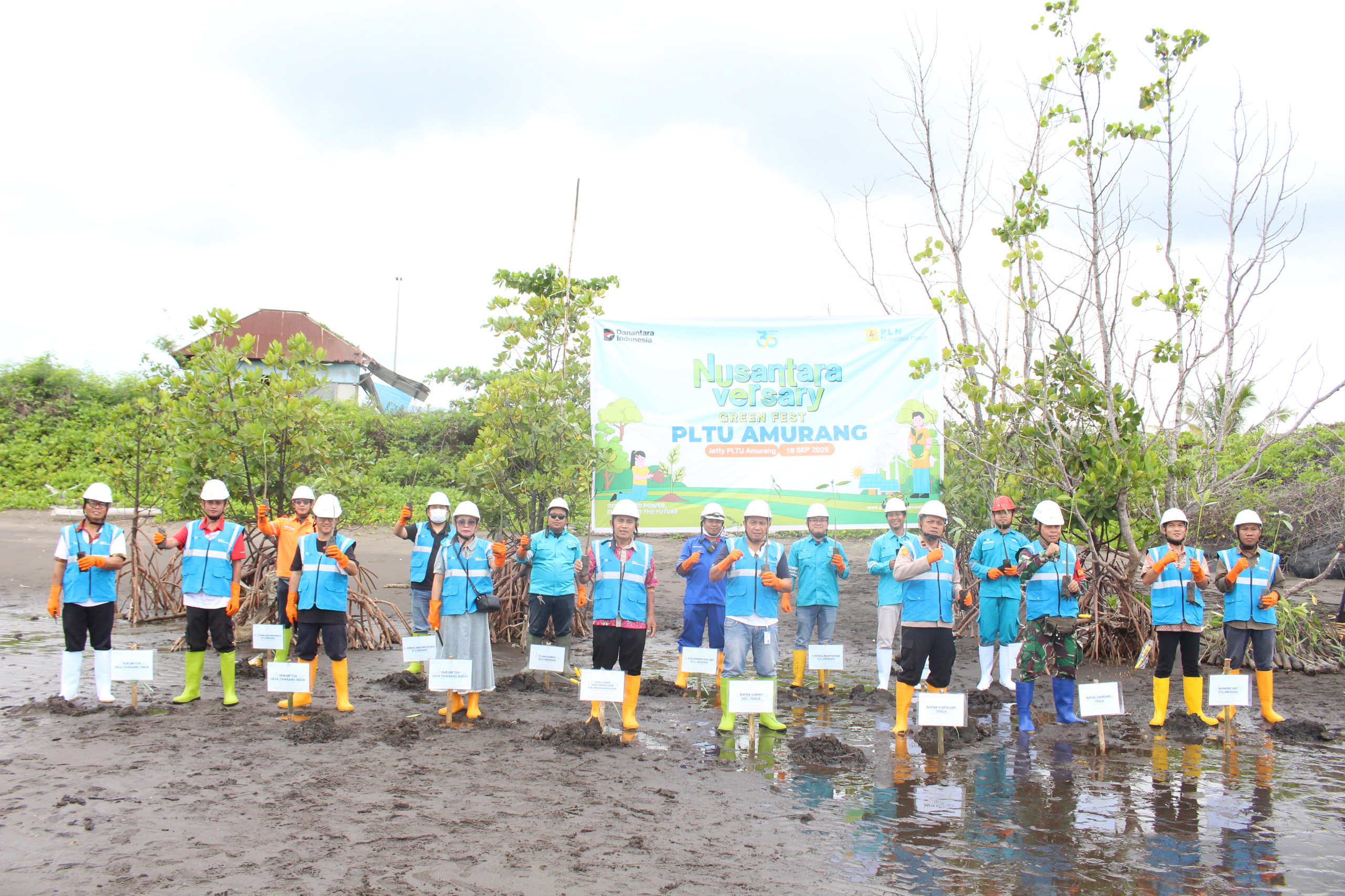 PT PLN Nusantara Power Services PLTU Amurang menggelar aksi peduli lingkungan melalui penanaman bibit mangrove di area Jetty PLTU Amurang, Jumat (19/9/2025).