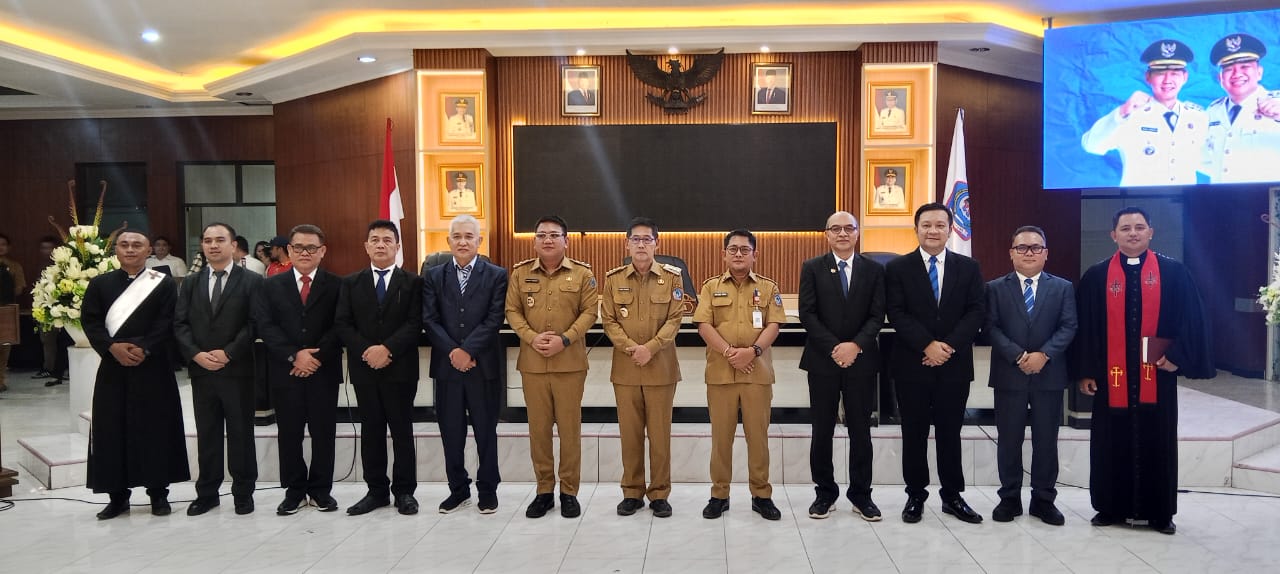 Tujuh pejabat di lingkungan Pemkot Bitung  dilantik.(Franky Sumaraw/MP)