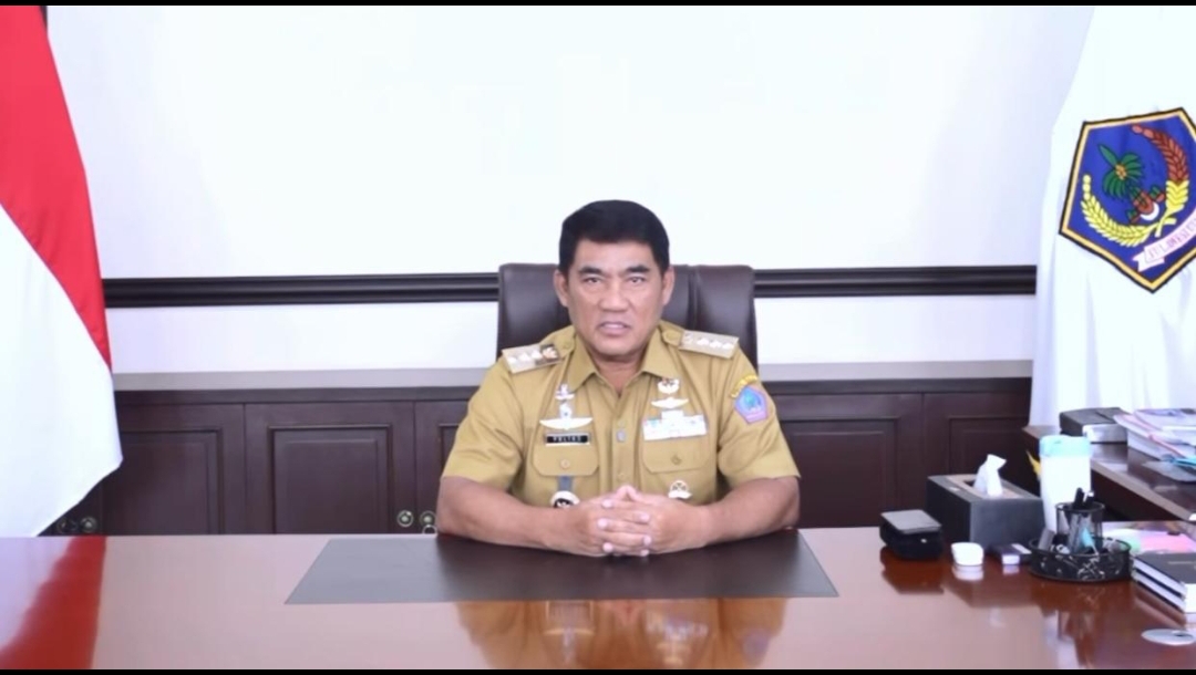 Gubernur Sulut Mayjen TNI (Pur) Yulius Selvanus