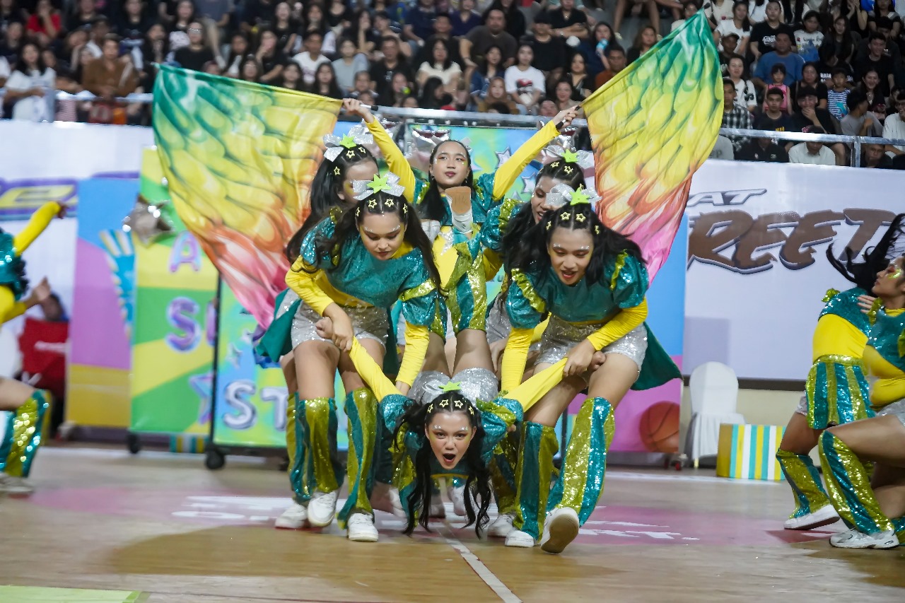 TIM Azarine DBL Dance Competition dari SMA Lokon St. Nikolaus Tomohon