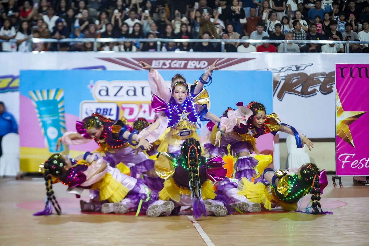 TIM Azarine DBL Dance Competition dari SMA N 1 Manado