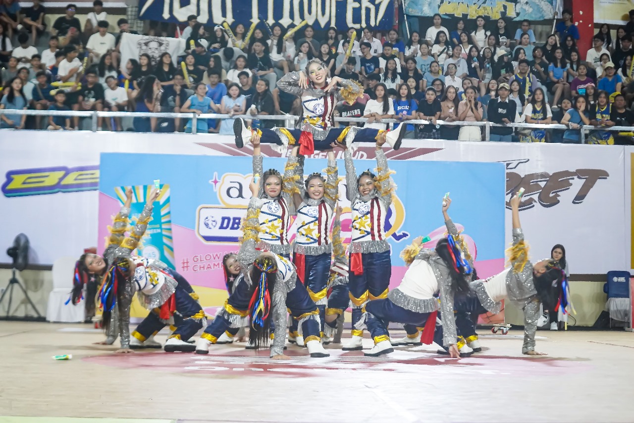 TIM Azarine DBL Dance Competition dari SMA Kristen Eben Haezar Manado