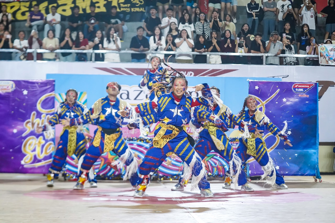 TIM Azarine DBL Dance Competition dari SMA N 9 Manado