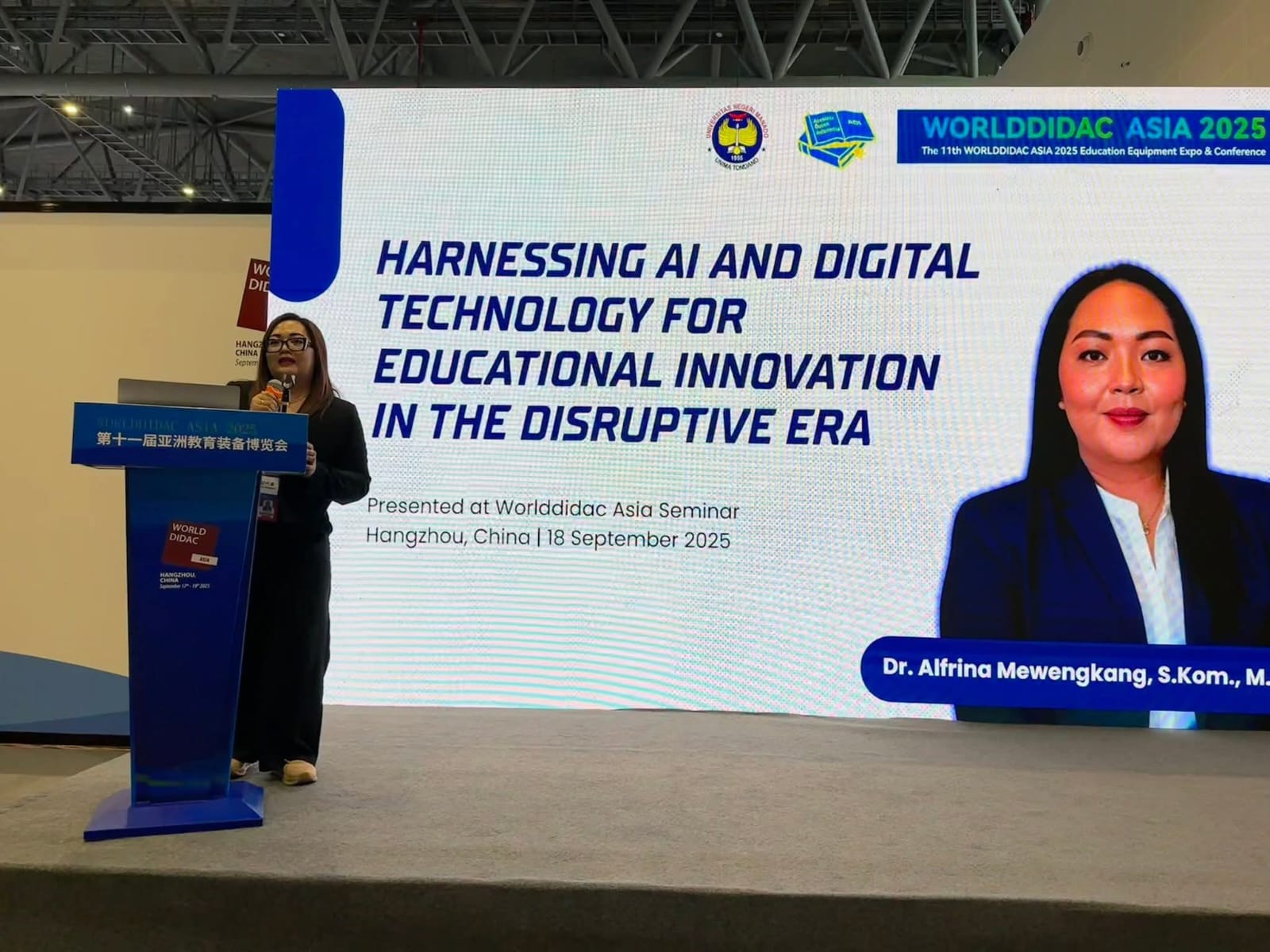 Dr. Alfrina Mewengkang, Ketua ADI Sulut, saat membawakan presentasi bertema Harnessing AI and Digital Technology for Educational Innovation dalam Worlddidac Asia Seminar di Hangzhou, Tiongkok.
