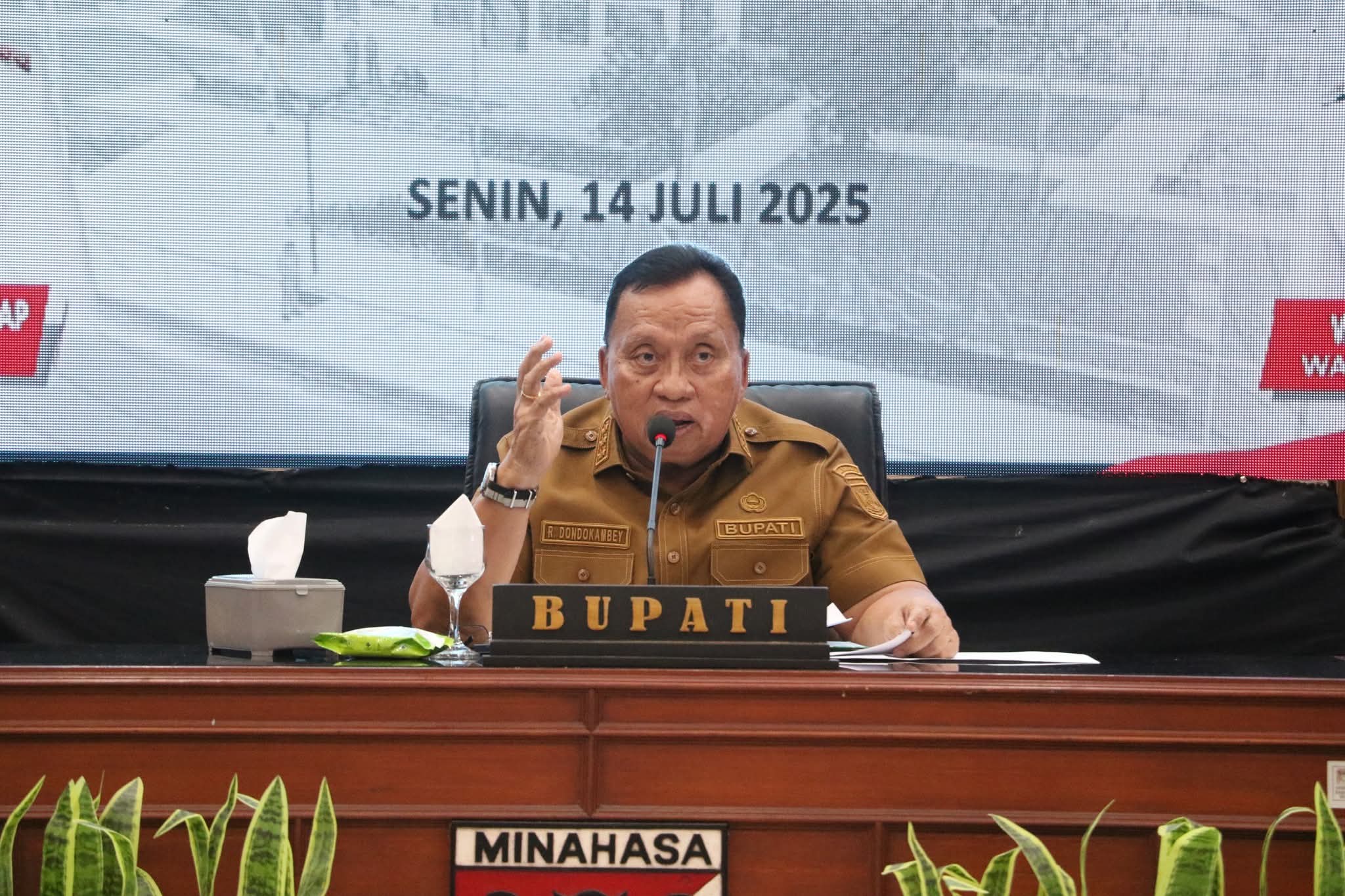 Bupati Robby Dondokambey