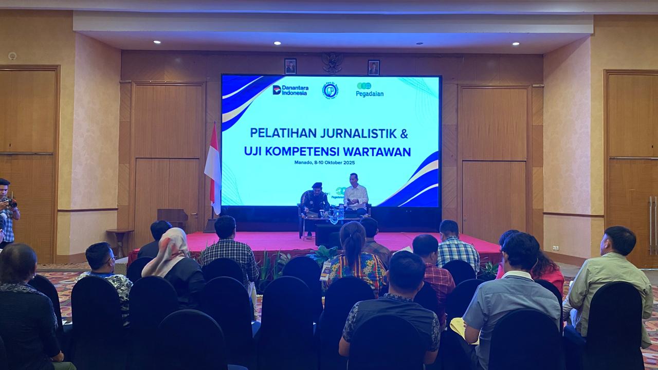 Konferensi Pers PT Pegadaian Kanwil Manado dalam acara Pelatihan Jurnalistik & Uji Kompetensi Wartawan yang diselenggarakan di Aston Hotel Manado, (09/10). (dok: Jasinta Bolang/MANADOPOST)