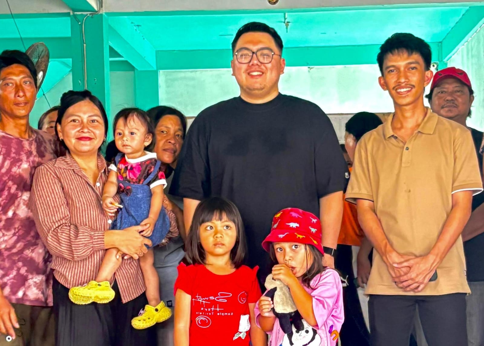 Anggota DPR RI Rio Dondokambey saat bertemu dengan masyarakat di desa Kapitu, Minahasa Selatan, Sulawesi Utara