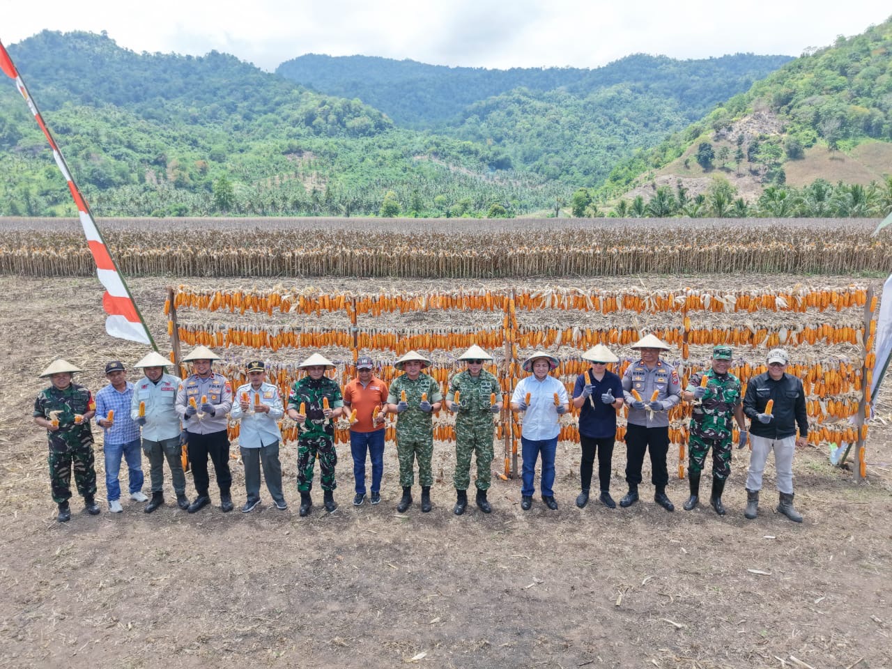 PT Harapan Agri Teknologi Indonesia mencatat tonggak penting dengan melaksanakan panen jagung dengan target sekira 650 ton di lahan seluas 75 hektare di Desa Bolangit